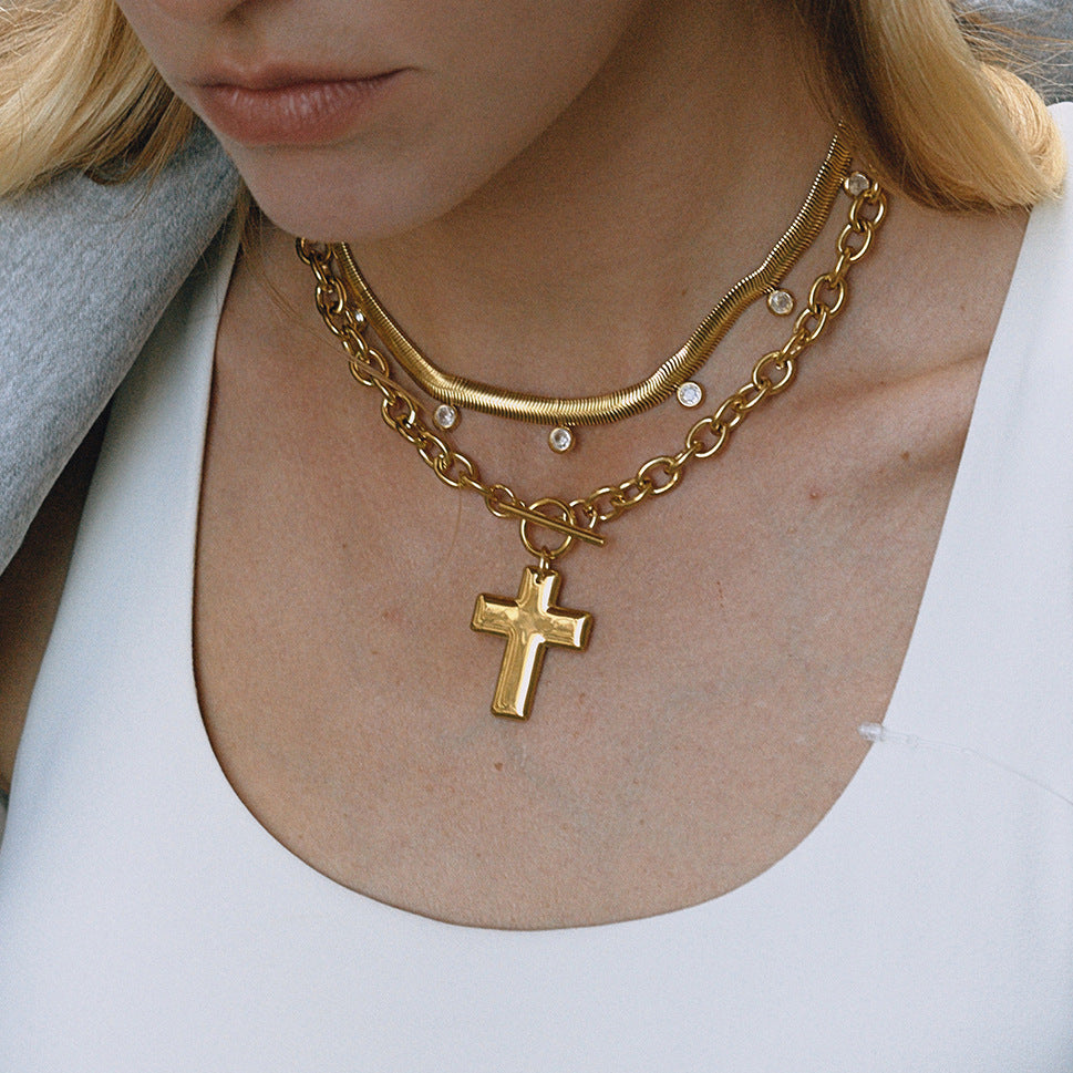 Collar con Colgante de Cruz Minimalista en Acero de Titanio con Acabado Chapado para Mujer, Cadena de Serpiente con Broche de Cierre Ajustable
