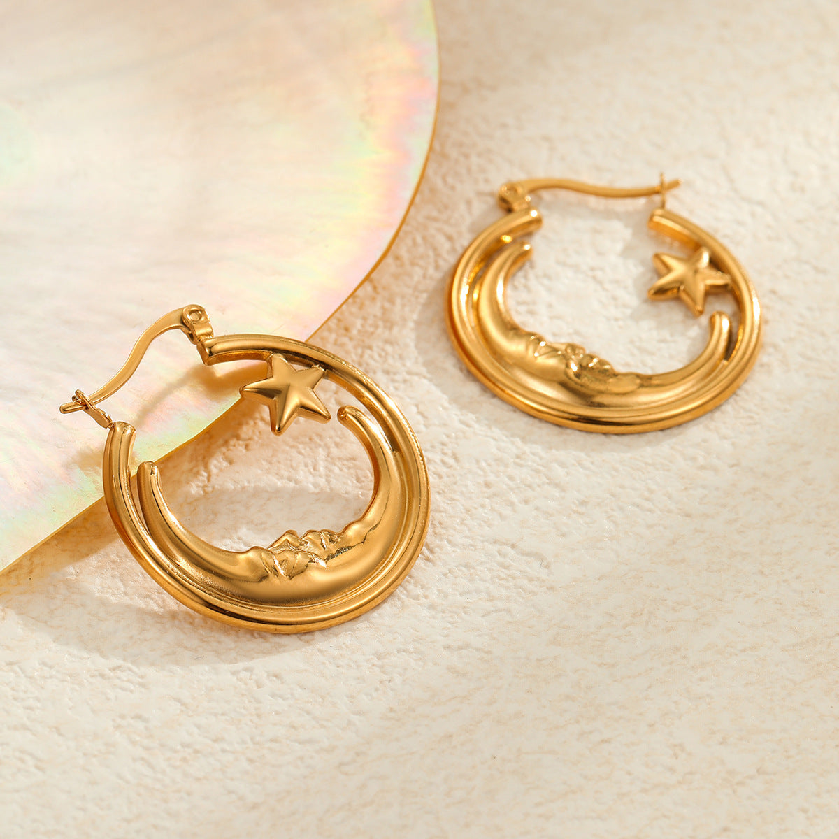 Pendientes de aro huecos geométricos en forma de estrella de acero inoxidable vintage con baño de metal para mujer