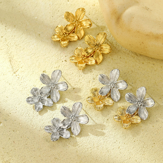 Pendientes de acero inoxidable con borlas florales vintage para mujer con acabado chapado y estética minimalista de lujo
