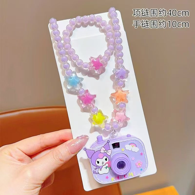 Collana con Pendente a Forma di Personaggio dei Cartoni Animati per Bambini con Fotocamera a Proiezione in Resina su Catena a Sfere, Simpatico Regalo di Compleanno per Ragazze dai 3 ai 10 Anni