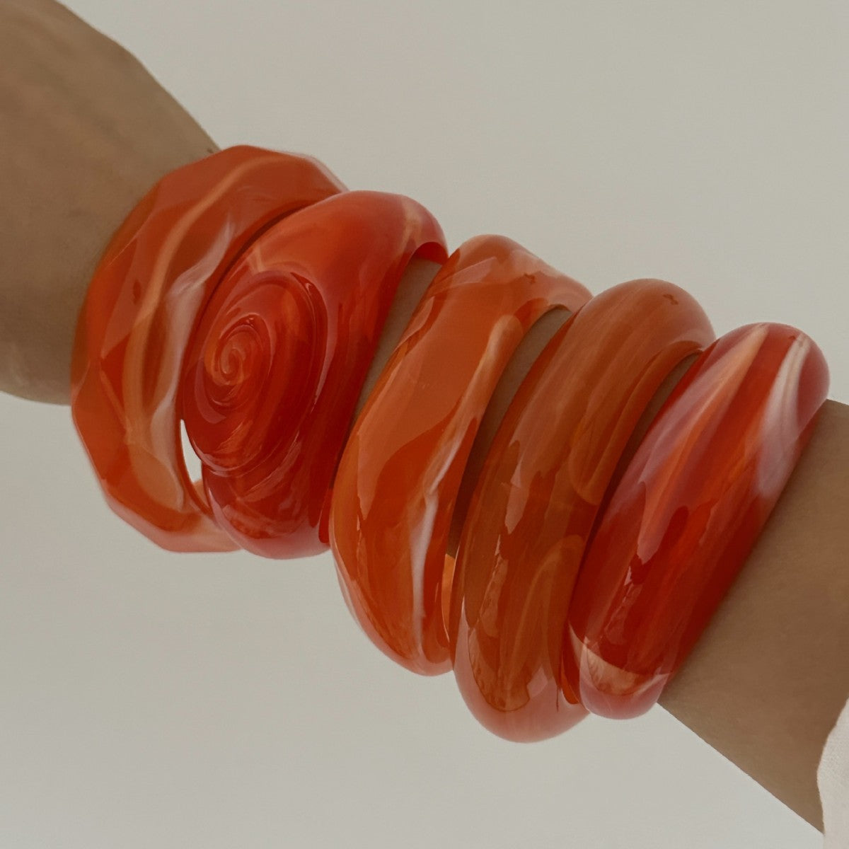 Bracciale rigido acrilico con olio a goccia geometrico rotondo vintage da donna
