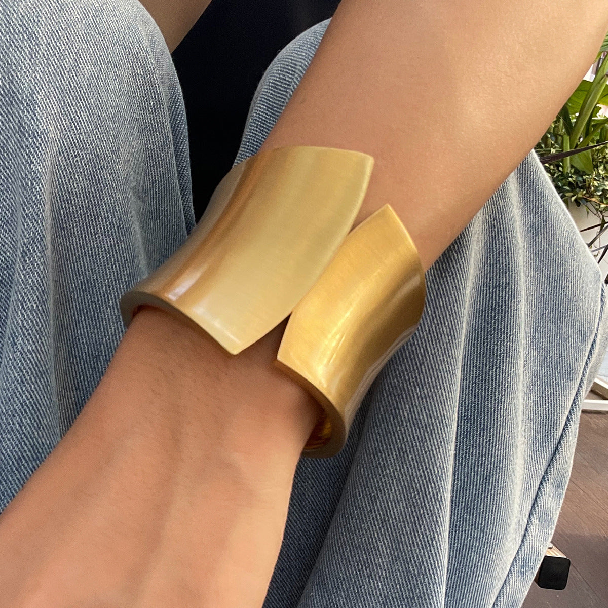 Bracciale largo a molla concavo lucido in stile punk da donna, in lega, regolabile