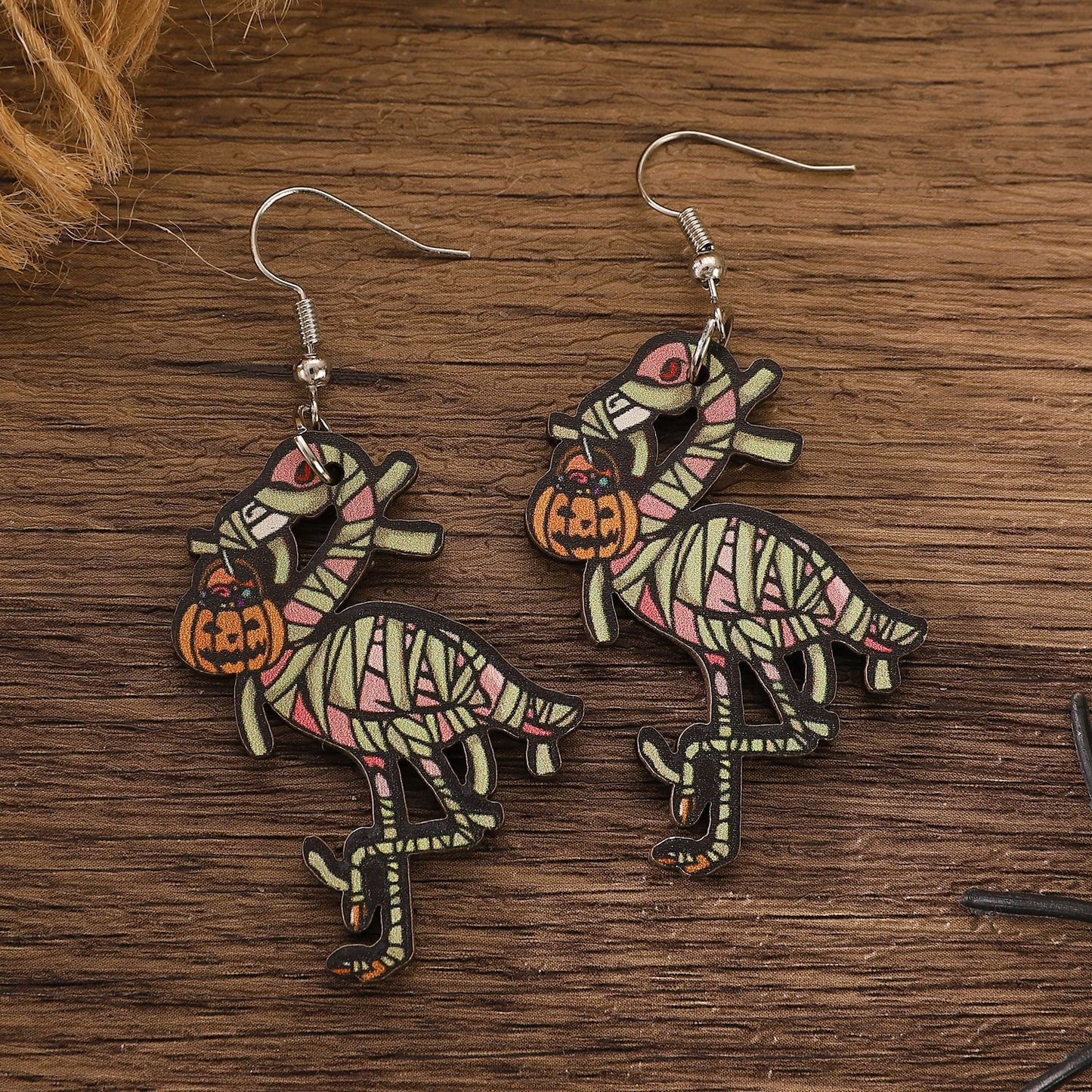 Pendientes góticos de madera de calavera de Halloween, flamenco, calabaza y fantasma con estampado