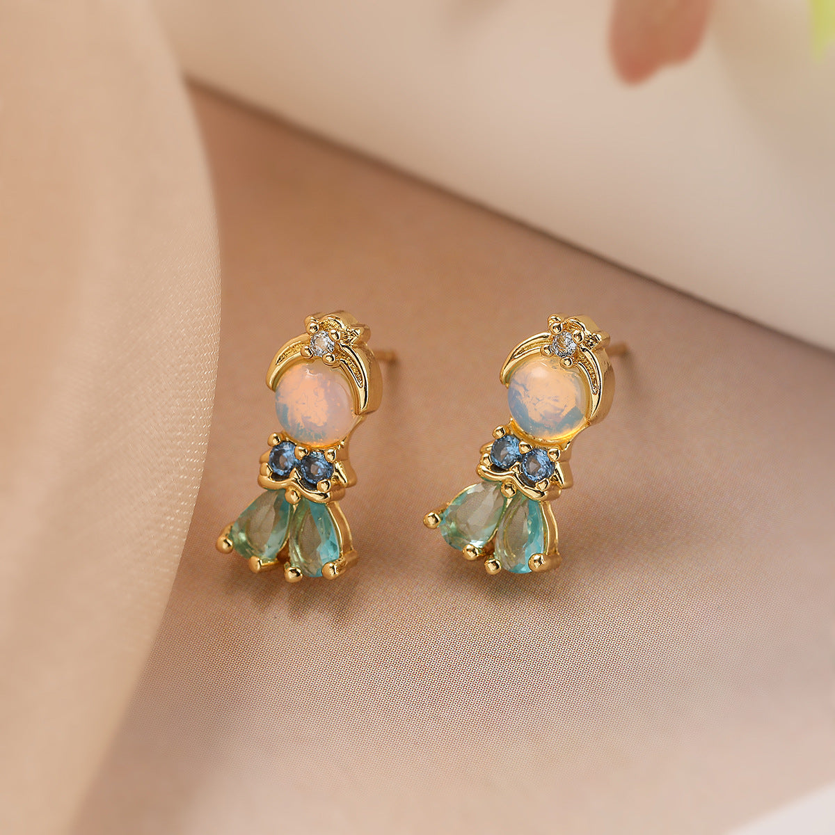 Orecchini Minimalisti Geometrici in Rame con Placcatura in Oro 18K e Zirconia Cubica da Donna