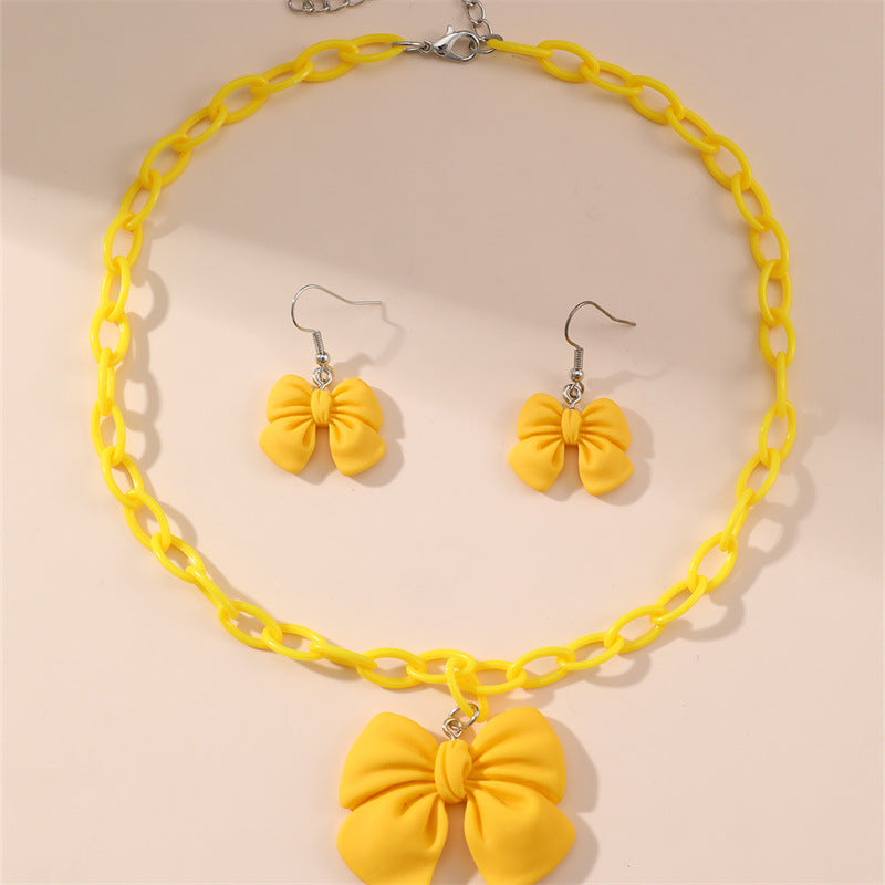 Juego de collar con diseño de lazo estilo dibujos animados para niños con colgante de resina hecho a mano y cadena de serpiente
