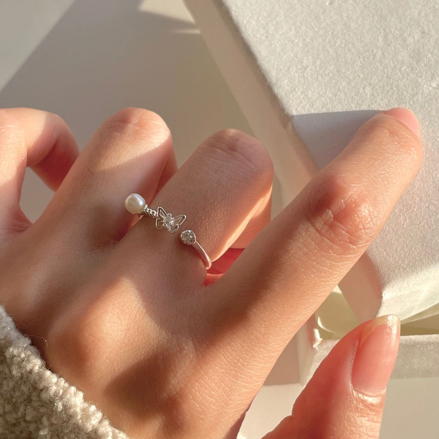 Anello minimalista in argento sterling S925 a forma di farfalla con intarsio in perle per donna