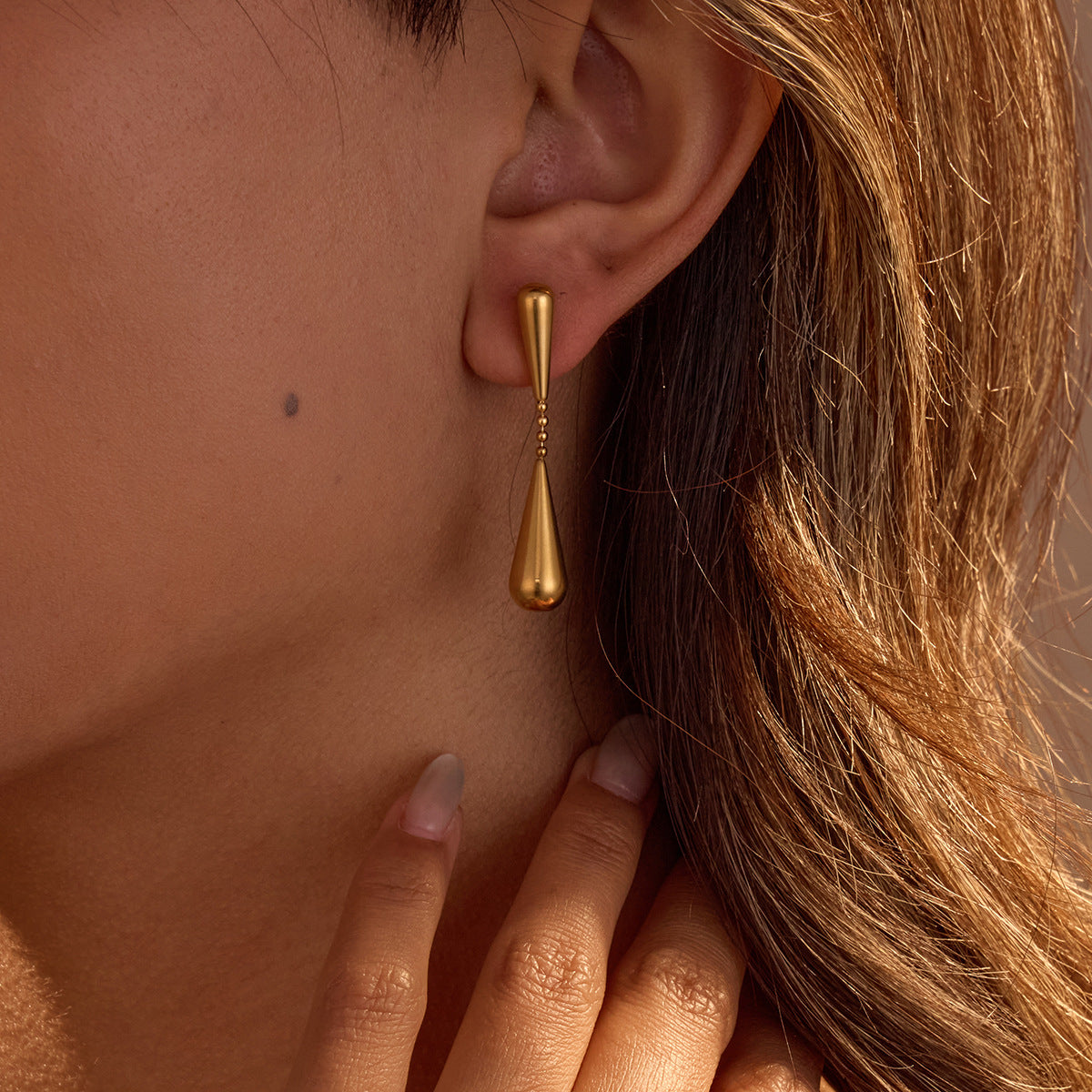 Pendientes Minimalistas Geométricos de Gota de Agua en Acero Inoxidable con Acabado Chapado para Mujer