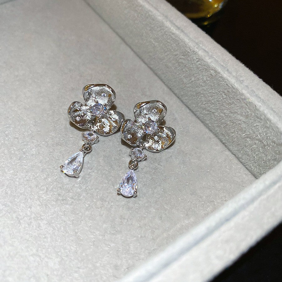 Orecchini a Nappa Geometrici Minimalisti in Metallo Placcato con Perni in Argento Sterling