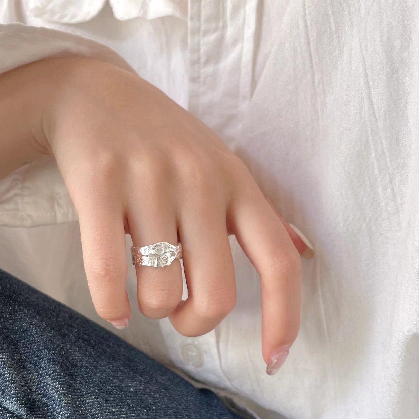 Anillo Corazón Texturizado Minimalista de Plata de Ley 925 con Circonita Cúbica para Mujer