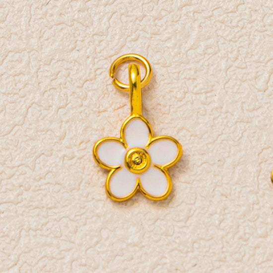 Luxury Casual Heart Shaped Floral Pattern 18K Gold Plated Brass Pendant Charm Bar for Unisex