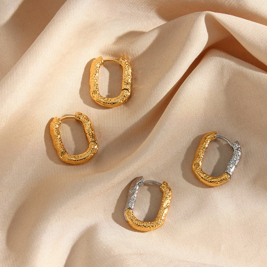Pendientes de aro geométricos de acero inoxidable de inspiración vintage con textura envejecida y acabado pulido para mujer