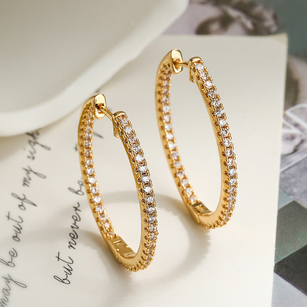 Orecchini a cerchio ovali minimalistici da donna in ottone con placcatura in oro vero e intarsio in zircone