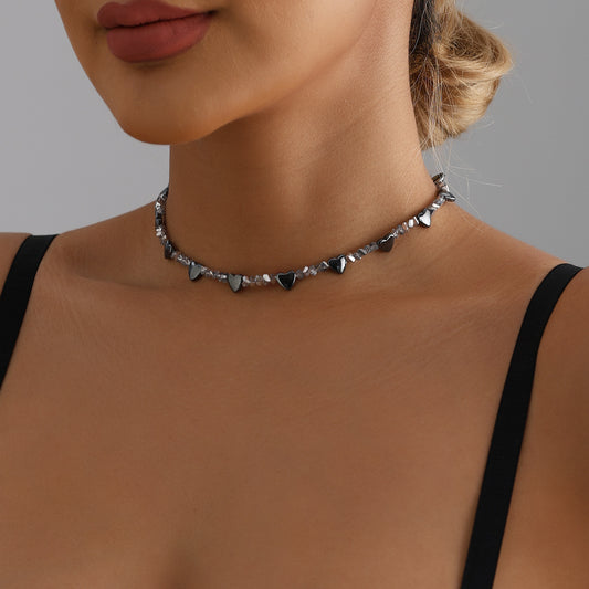 Collar con colgante de aleación con forma de corazón minimalista y baño de rodio para mujer