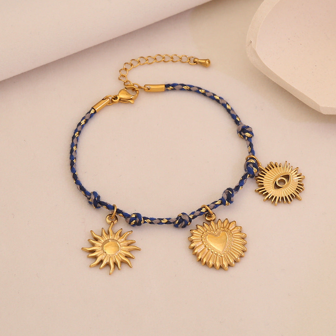 Braccialetto da donna intrecciato fatto a mano minimalista con sole, luna e stelle in acciaio inossidabile con ciondolo a cuore