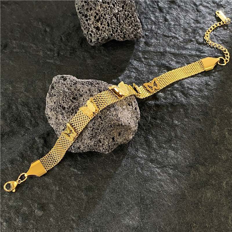 Original Design Heart and Butterfly Shaped Titanium Steel Bracelet with Gold Plating Cuban Chain for Women