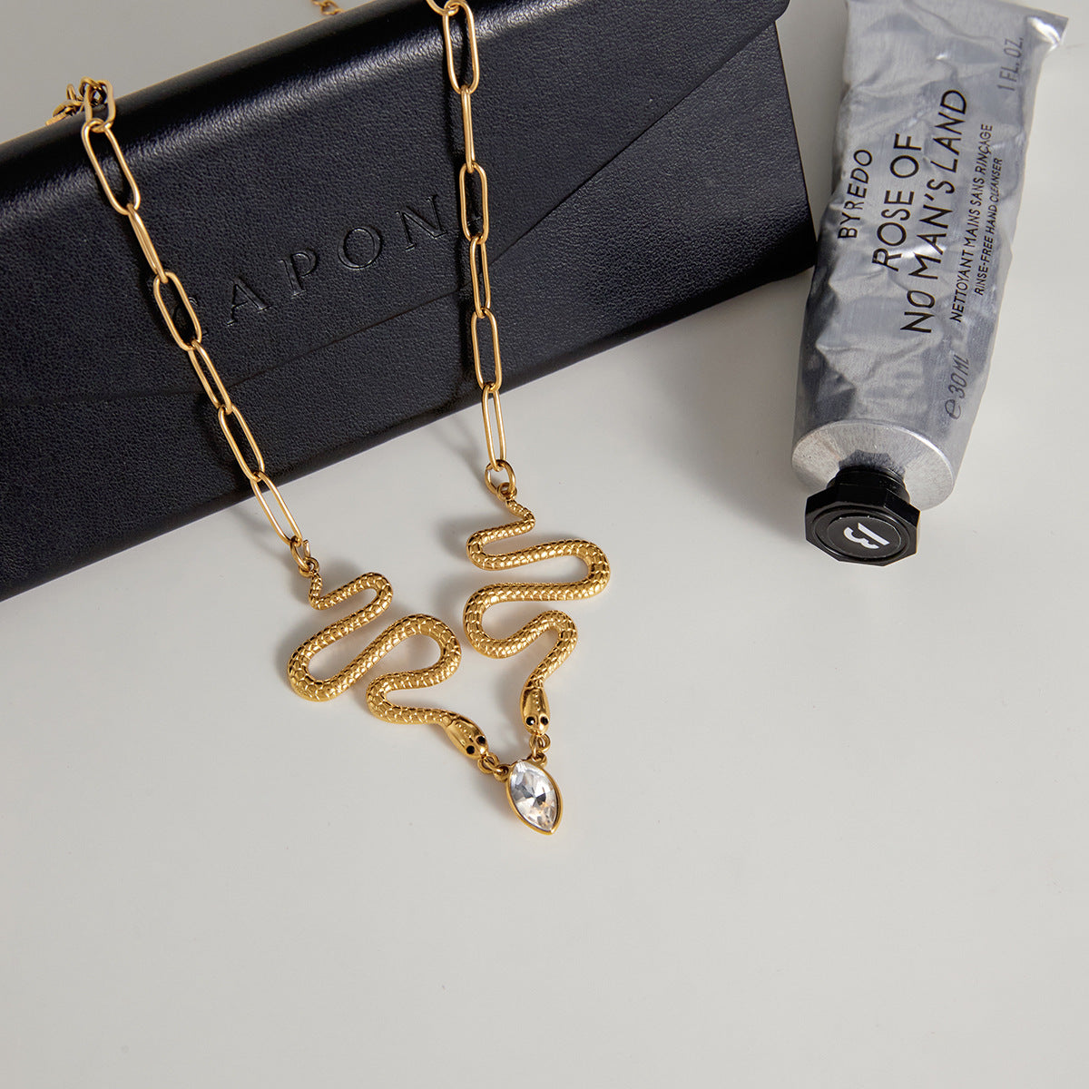 Collana da donna lusso geometrica a serpente placcata in oro 18K in acciaio al titanio