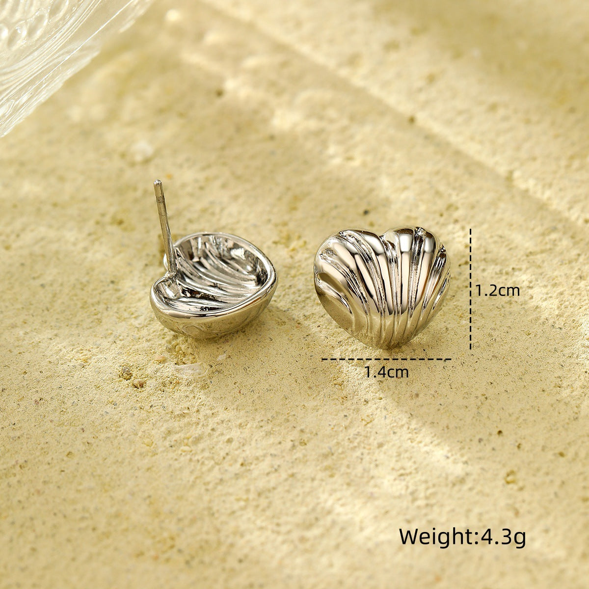 Orecchini a Cuore in Acciaio al Titanio Stile Vintage con Placcatura in Oro 18K, Accento a Strisce Minimaliste, Perno in Acciaio Inossidabile, Gioielli alla Moda da Donna per Tutti i Giorni