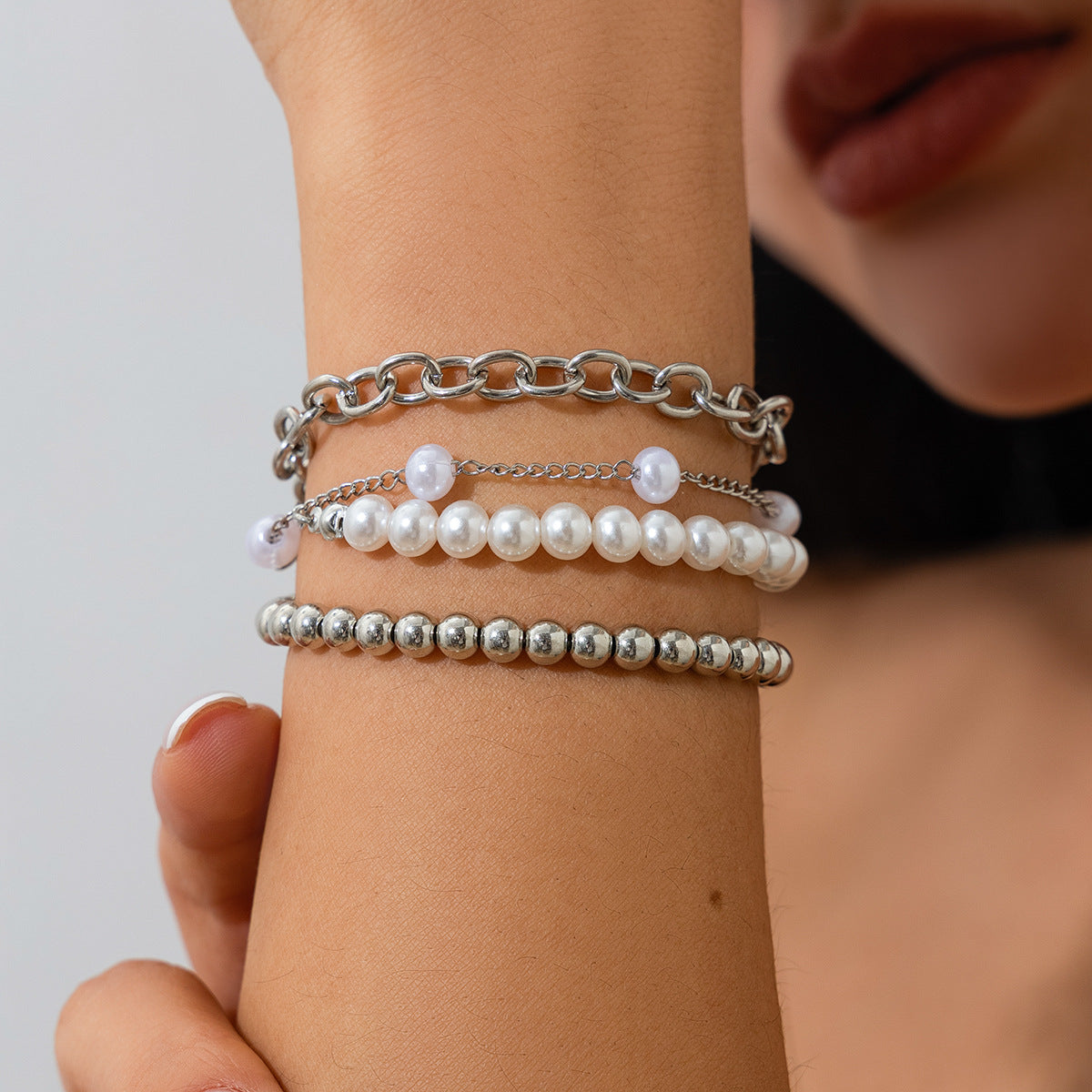 Set di bracciali da donna Ins Style geometrici e con perle a più strati, con dettagli a catena
