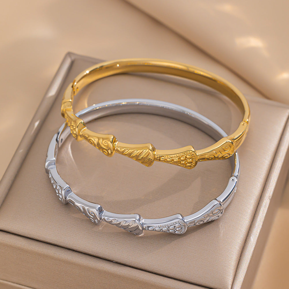 Pulsera para mujer de acero de titanio chapada al vacío con falda en forma de abanico, de lujo minimalista