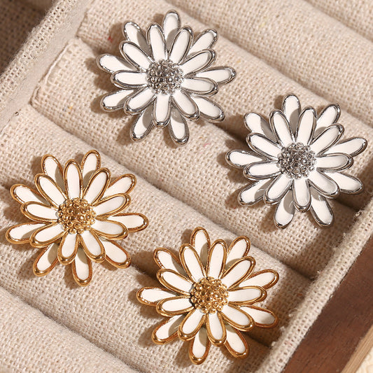 Fashionable Minimalist Daisy-Shaped Stainless Steel Earrings with 18K Gold Plating and Enamel Finish for Women