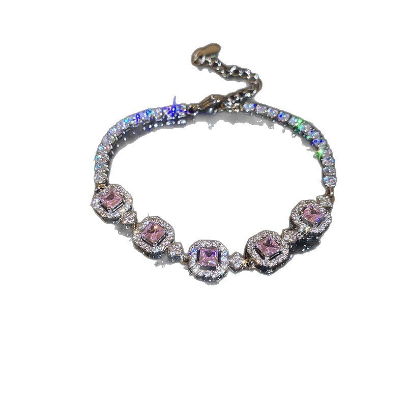 Elegante bracciale da donna con fiore geometrico e accenti in zircone, in rame placcato, stile trendy da ufficio, gioiello versatile e lussuoso per la mano