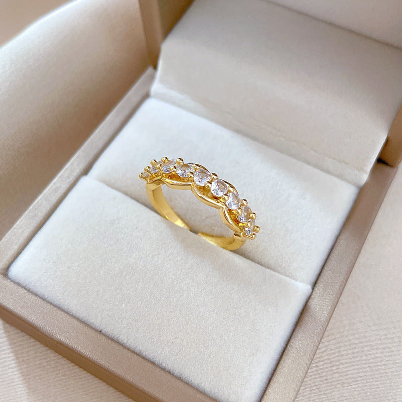 Anillo Minimalista de Latón con Forma de Corona y Baño de Oro para Mujer