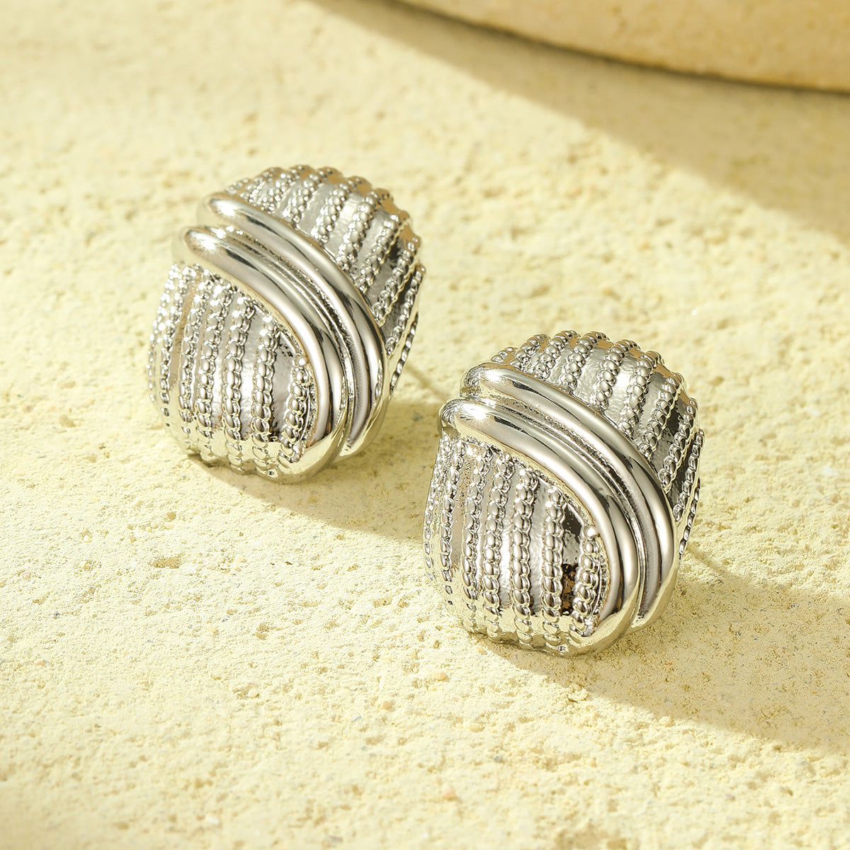 Orecchini da donna quadrati geometrici testurizzati in acciaio inossidabile placcato oro 18K, stile vintage
