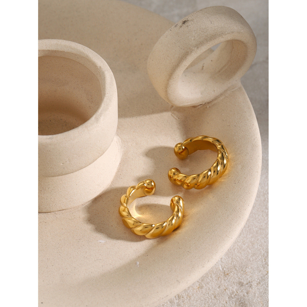 Pendientes de clip redondos en acero inoxidable bañados en oro de 18 quilates estilo Ins para mujer