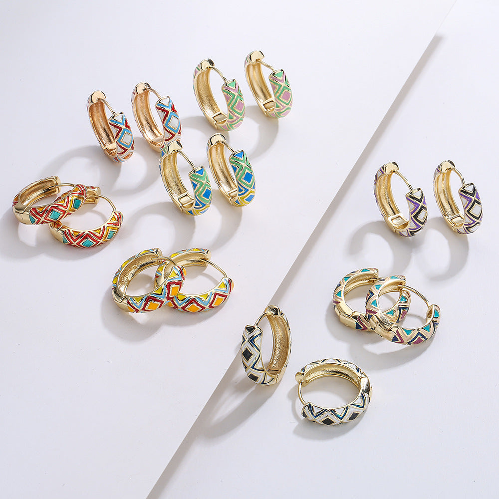Orecchini a Cerchio Geometrici Minimalisti Retrò da Donna in Ottone Placcato Oro 18K con Finitura Smaltata