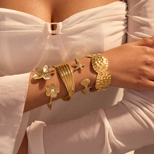 Fashionable OL Style Geometric Stainless Steel Bracelet with 18K Gold Plating and Floral Design Luxury Hand Jewelry
