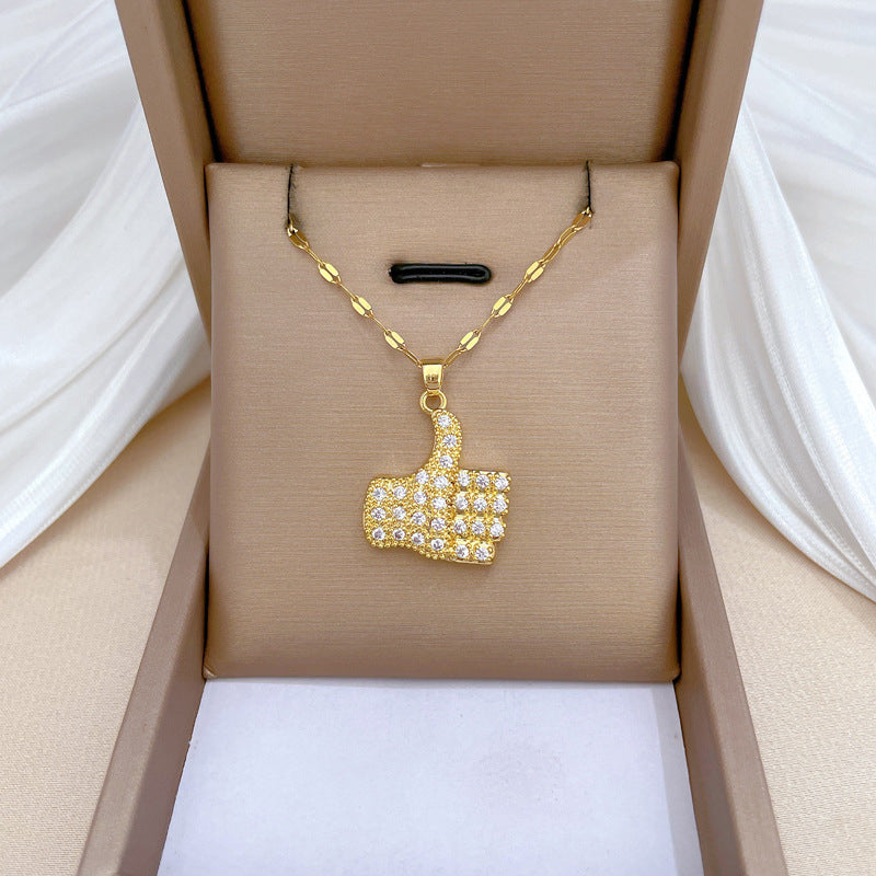 Collana Pendente Geometrico Minimalista Pollice in Su per Uomo e Donna in Acciaio al Titanio con Dettagli in Strass su Catena in Acciaio Inossidabile