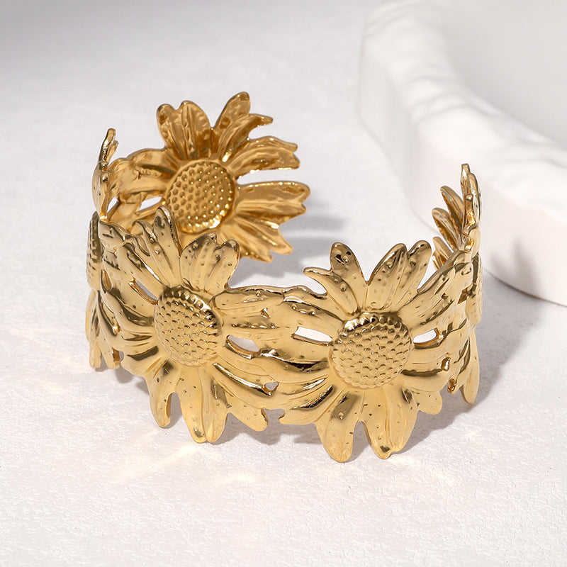 Minimalist Luxury 18K Gold Plated Stainless Steel Floral Bracelet for Women