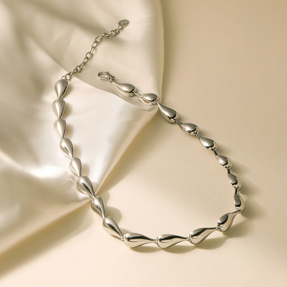 Collana Pendente a Goccia in Acciaio Inossidabile Stile Minimalista da Donna con Placcatura in Oro e Design Geometrico Irregolare