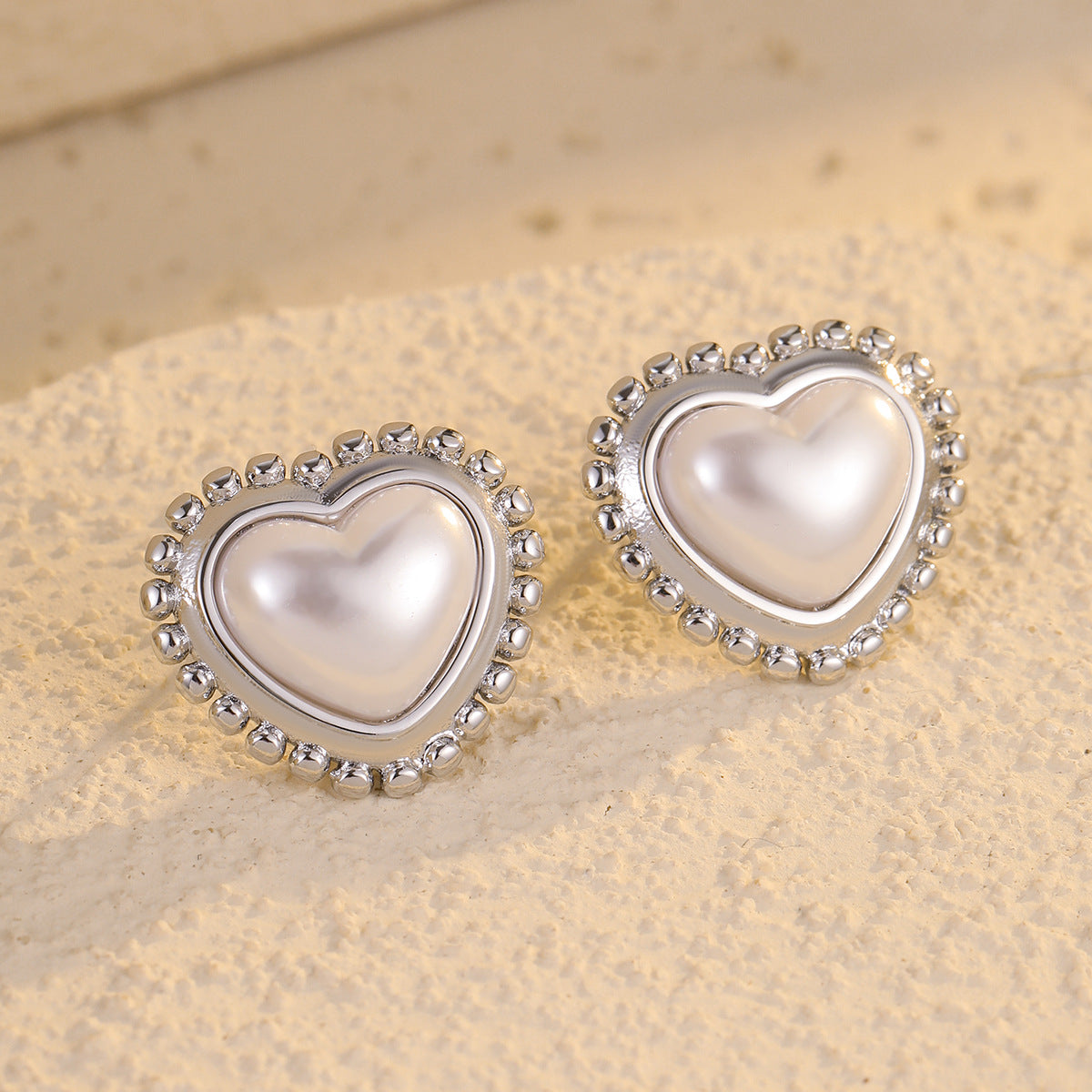 Aretes de Corazón Minimalistas Vintage de Acero Inoxidable con Incrustaciones de Perlas Barrocas para Mujer