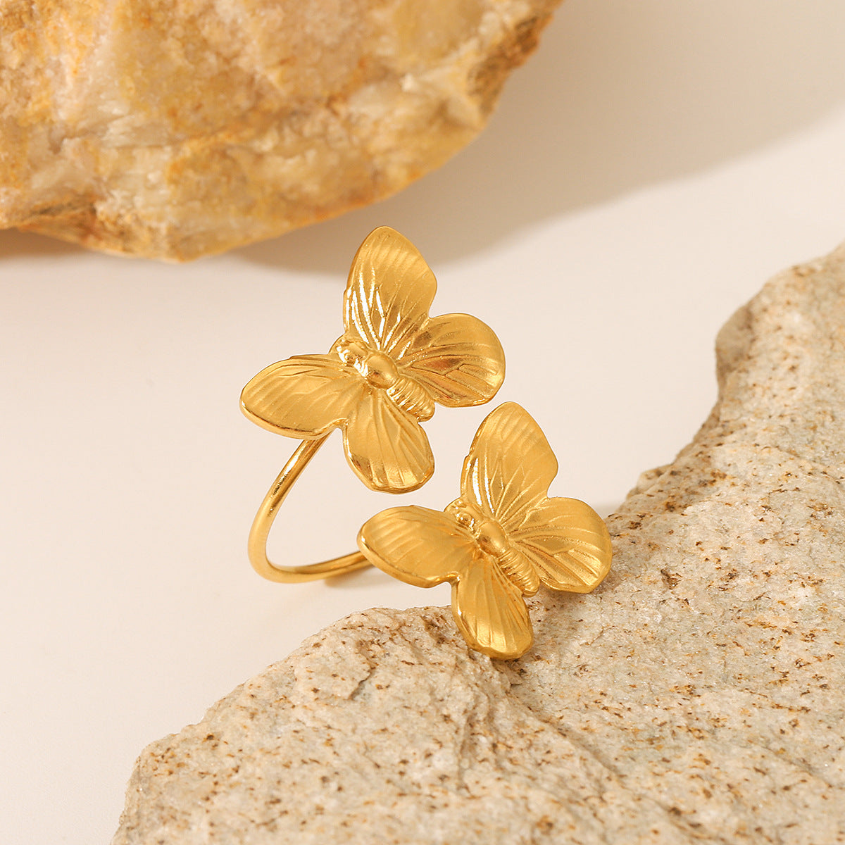 Anello da Donna a Farfalla in Acciaio Inossidabile con Finitura Placcata, Accessorio di Moda Minimalista ed Elegante