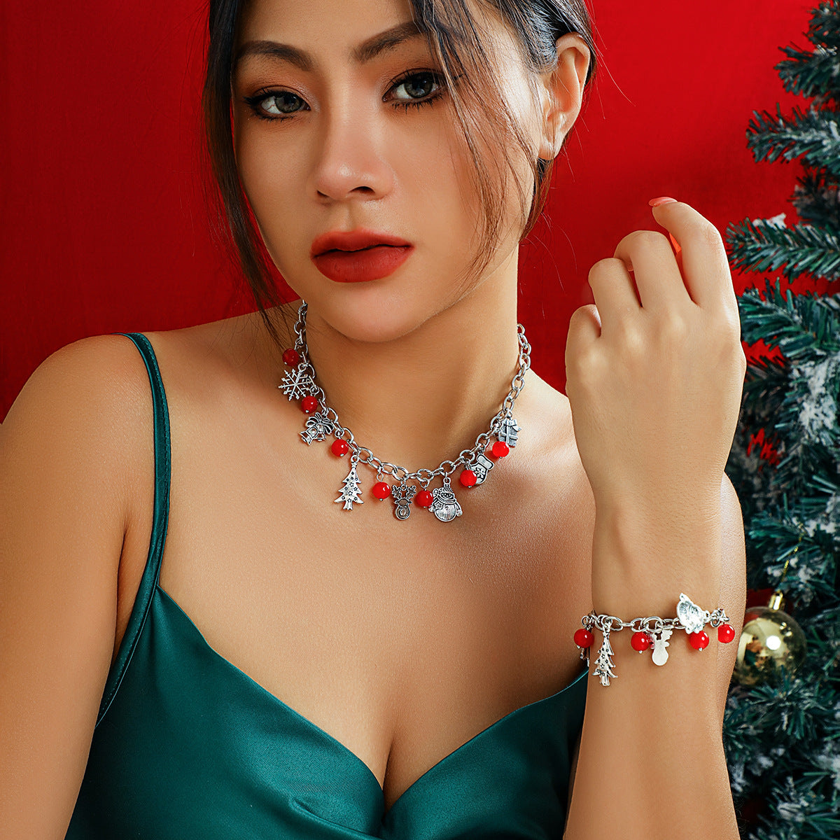 Collar Colgante Redondo Minimalista Rojo para Mujer con Motivos de Campana Navideña y Caja de Regalo, Aleación, Galvanizado, Diseño Geométrico