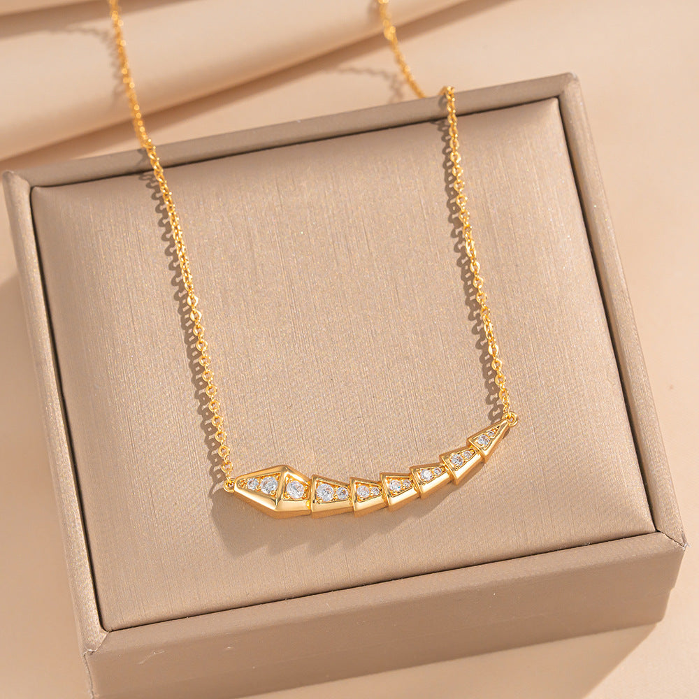 Light Luxury Star-Shaped Pendant Necklace for Women with 18K Gold Plated Copper and Titanium Steel O-Chain