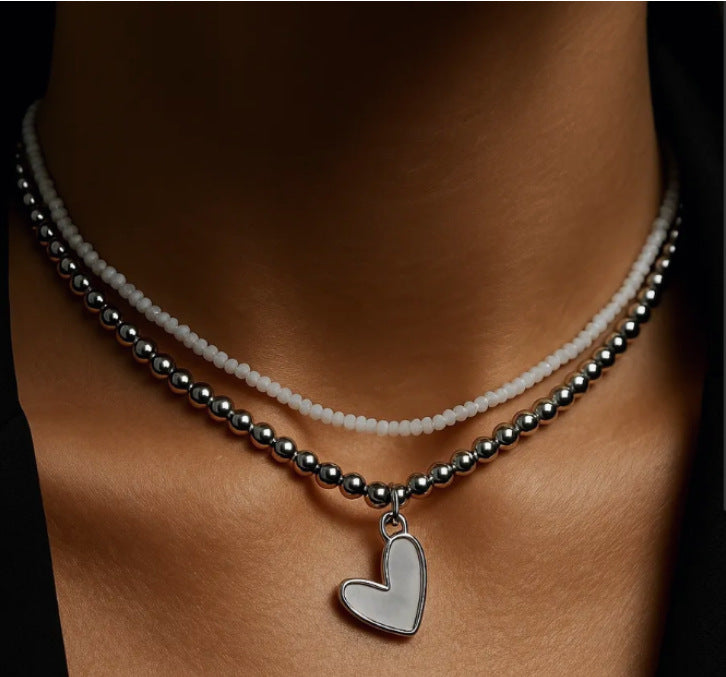 Collar de clavícula minimalista chapado en aleación de zinc con forma de corazón y detalles geométricos para mujer
