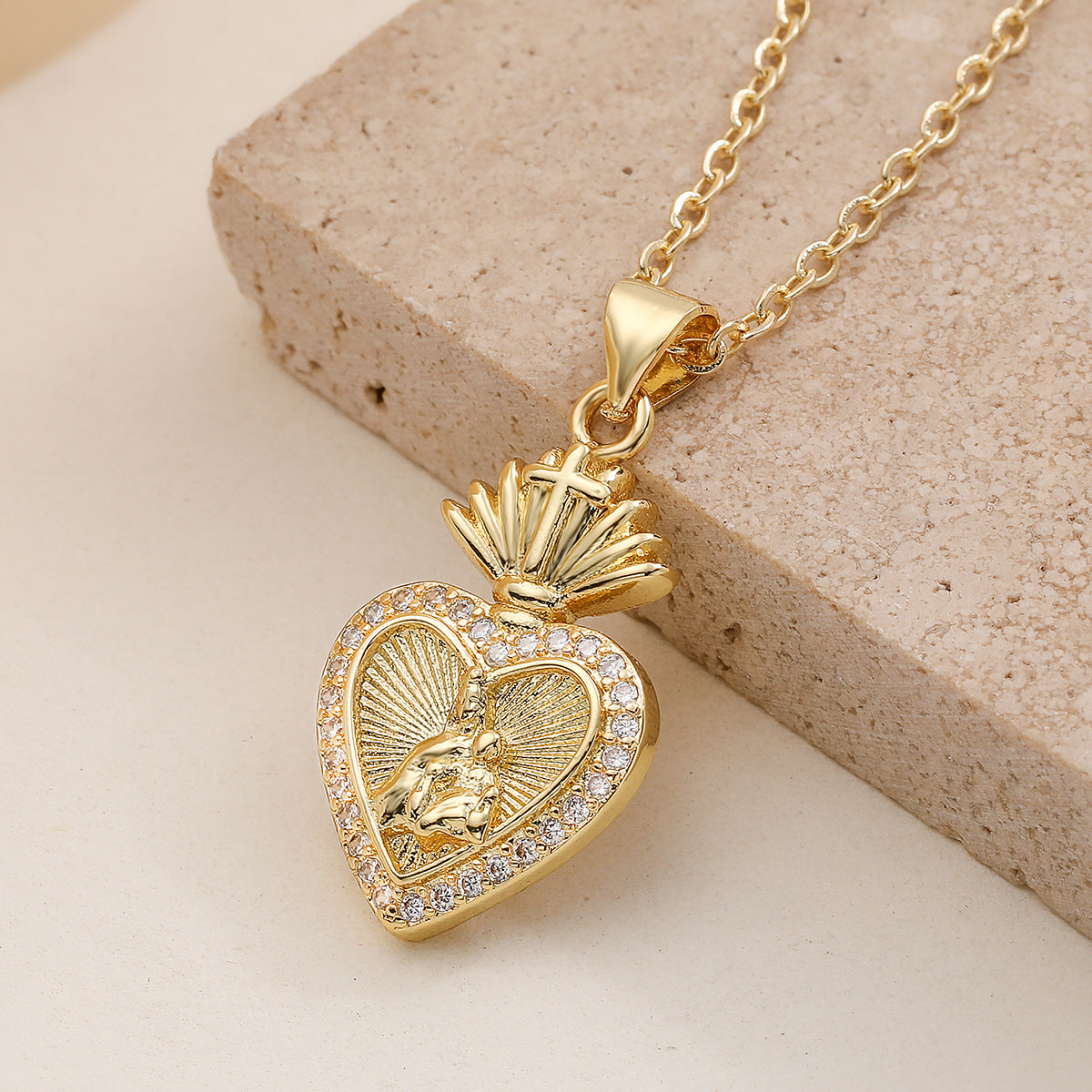 Vintage 18K Gold Plated Brass Heart Cubic Zirconia Pendant Necklace for Women