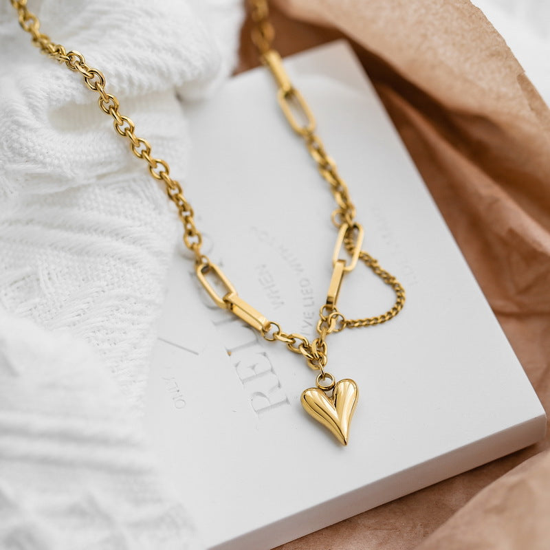 Collana Pendente Cuore Affilato Minimalista da Donna in Acciaio al Titanio con Finitura Placcata Sottovuoto