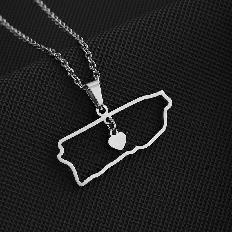Collana pendente a cuore cavo alla moda in acciaio inossidabile con charm in acciaio al titanio e finitura galvanizzata, unisex