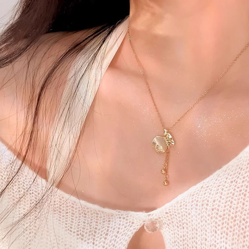 Collana da donna minimalista con ciondolo floreale in acciaio al titanio con ciondolo in rame placcato oro e catena a maglie O-Chain