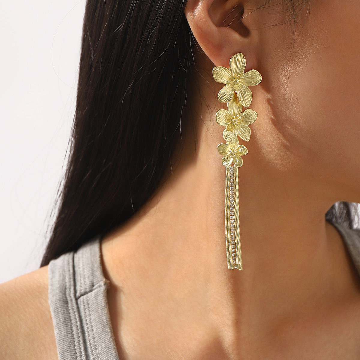 Pendientes de borla florales de lujo para mujer con incrustaciones de diamantes de imitación y base de aleación