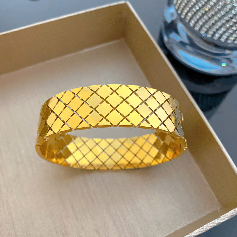 Vintage Geometric Checkered PVD Titanium Steel Bracelet for Women