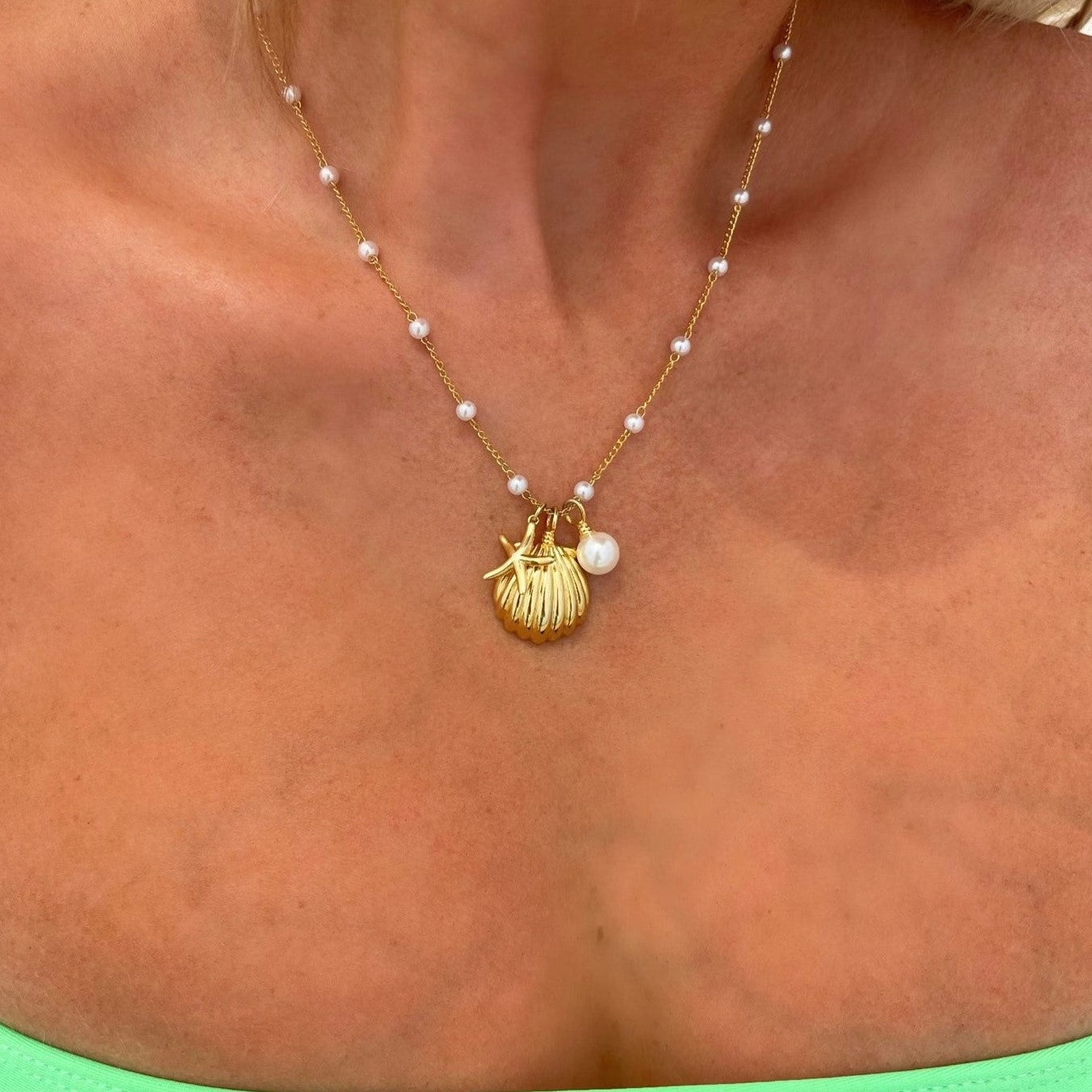 Vintage Seashell Pendant Necklace in Gold-Plated Copper with Titanium Steel Shell Charm, Beach-Inspired Minimalist Design for Unisex Wear