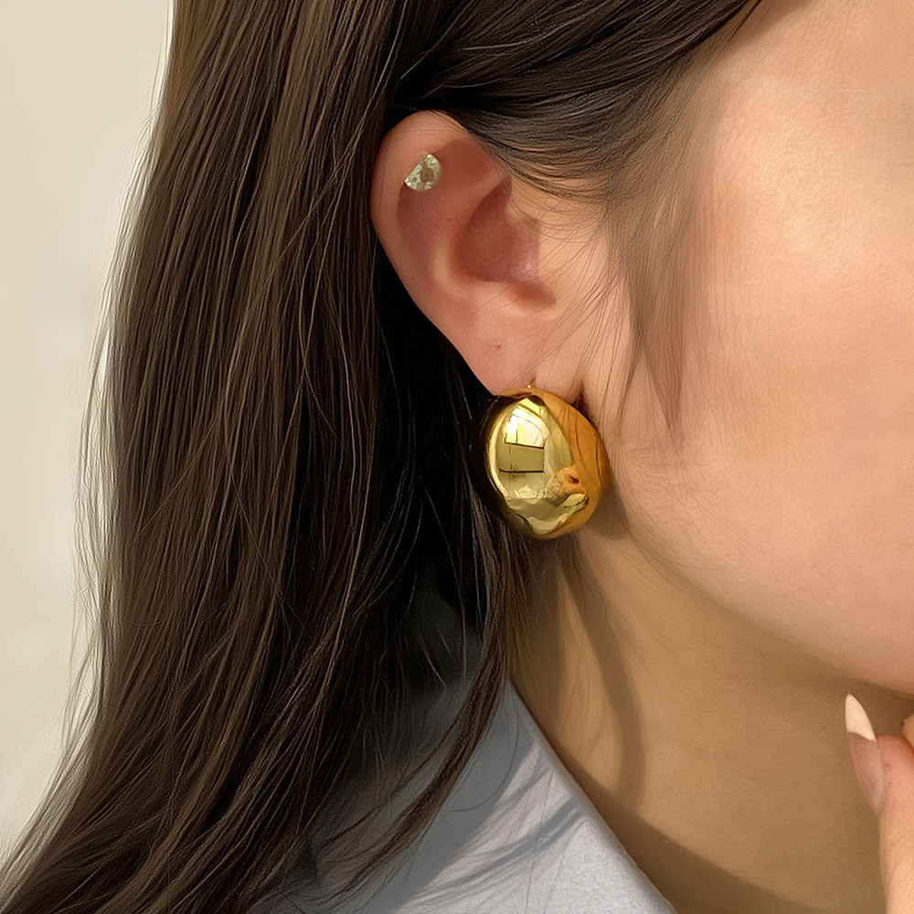 Collana con ciondolo ovale geometrico in acciaio inossidabile lucidato placcato oro 18 carati da donna