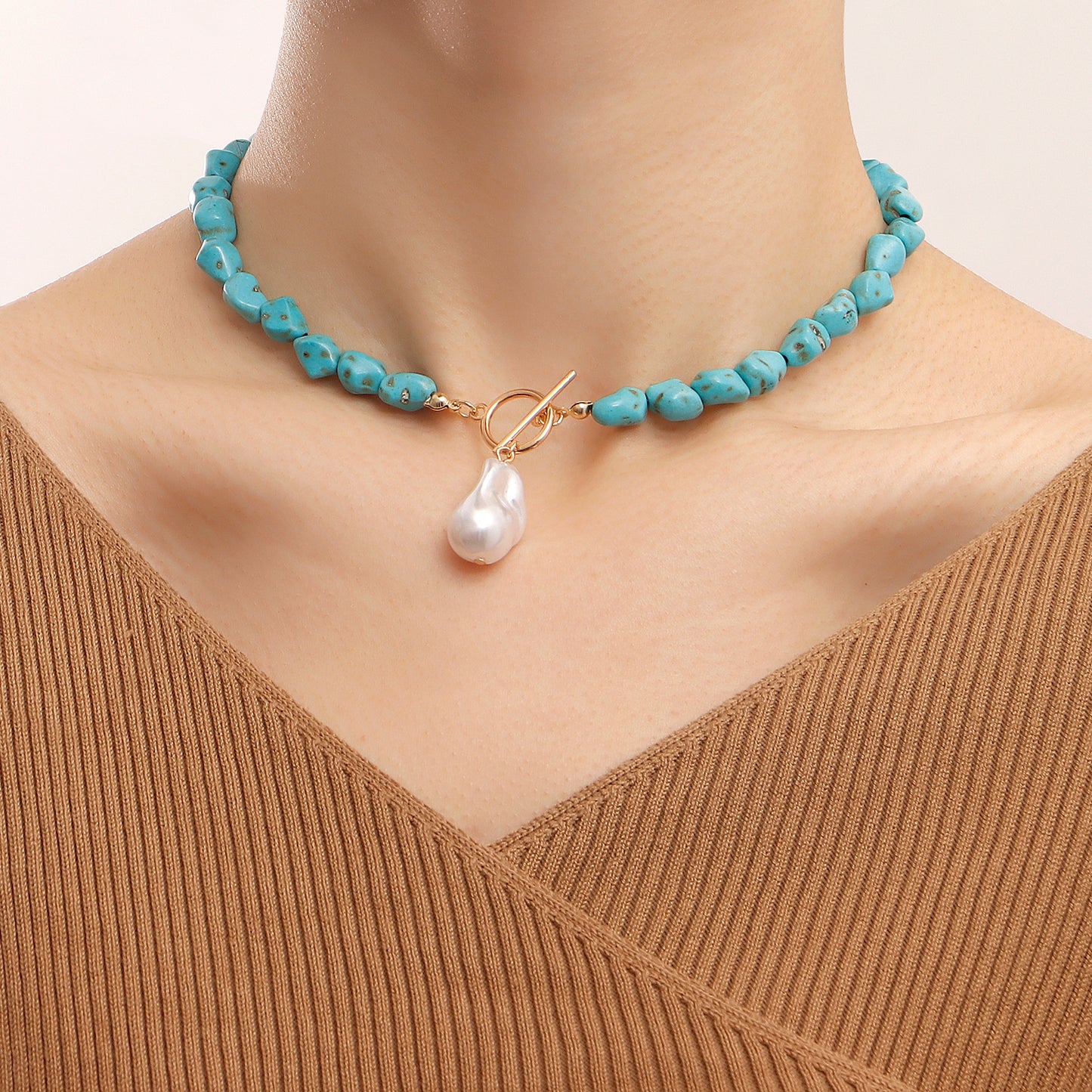Irregular Natural Turquoise and Imitation Pearl Pendant Necklace for Women with Geometric Shape, Alloy Pendant, Electroplated Finish, Clavicle Chain Style