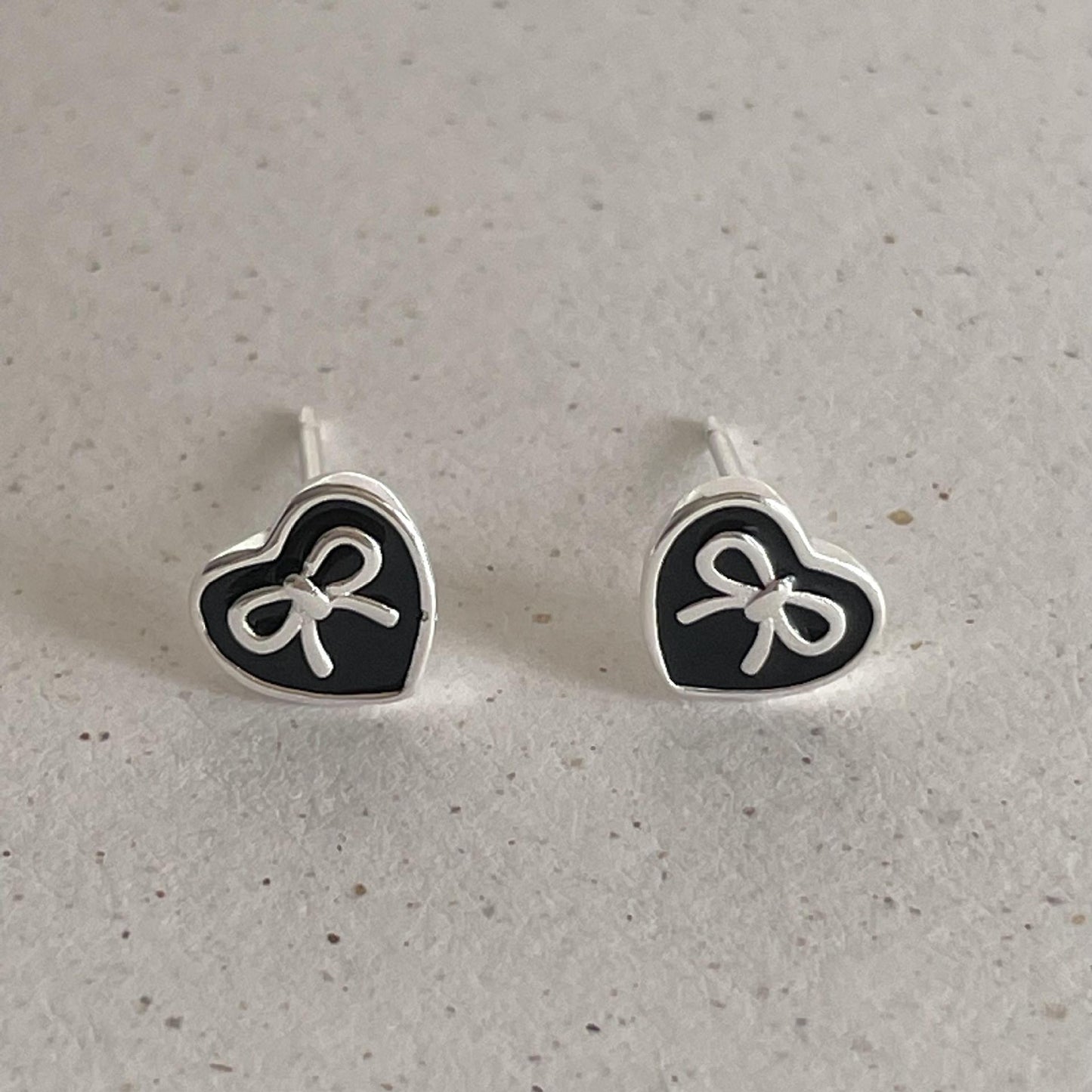 Orecchini in Argento Sterling 925 a Cuore Minimalista con Rivestimento in Resina da Donna