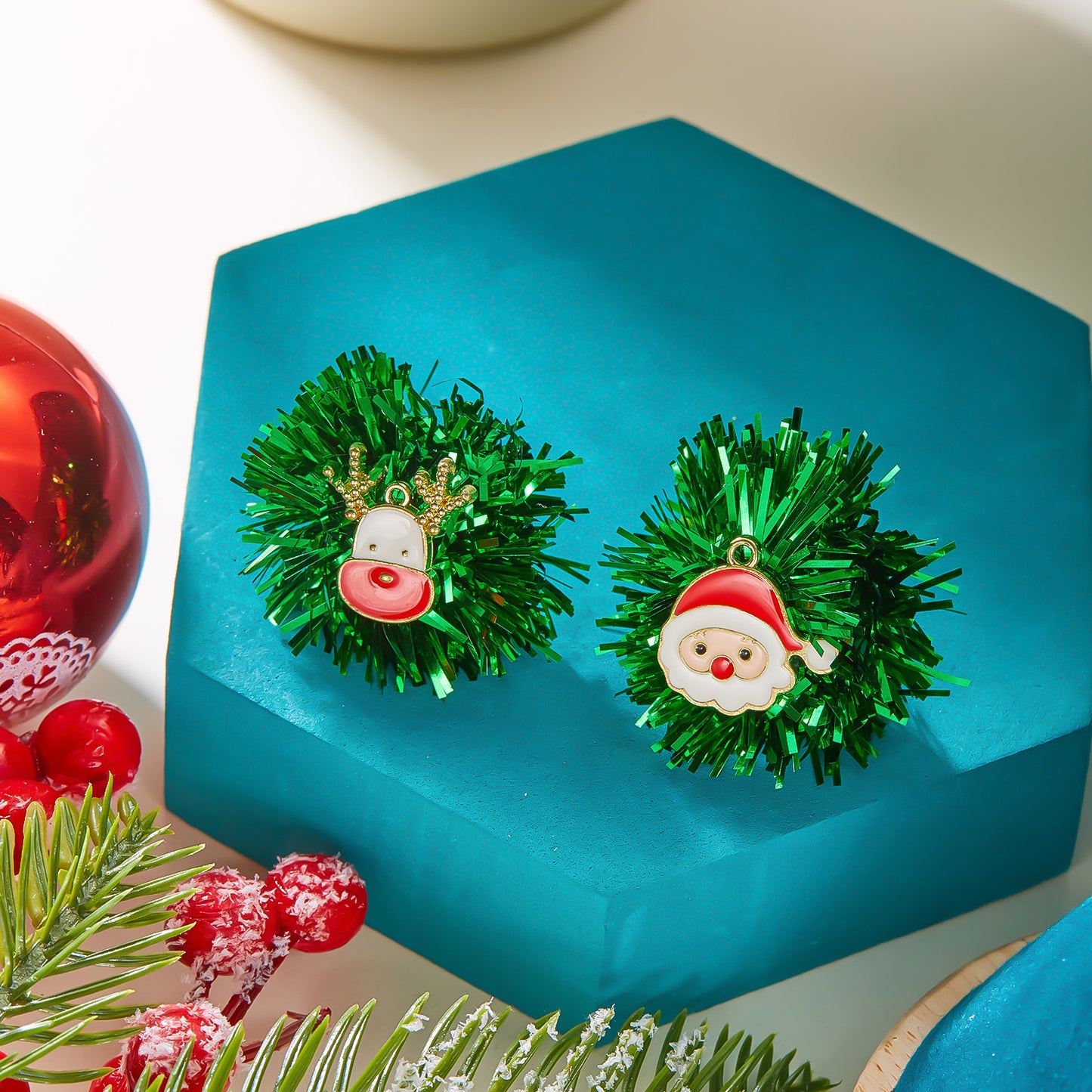 Pendientes de Navidad asimétricos con diseño de Papá Noel, alce, botas, campana y copo de nieve para mujer, de aleación chapada en oro