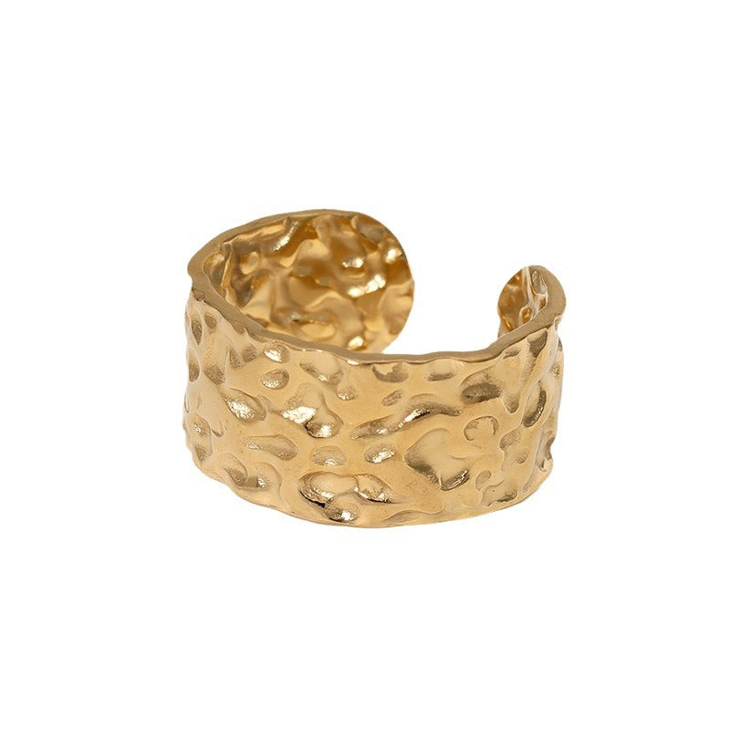 Anello da dito regolabile da donna in acciaio inossidabile dai toni freddi, con finitura placcata e dettaglio pieghettato testurizzato